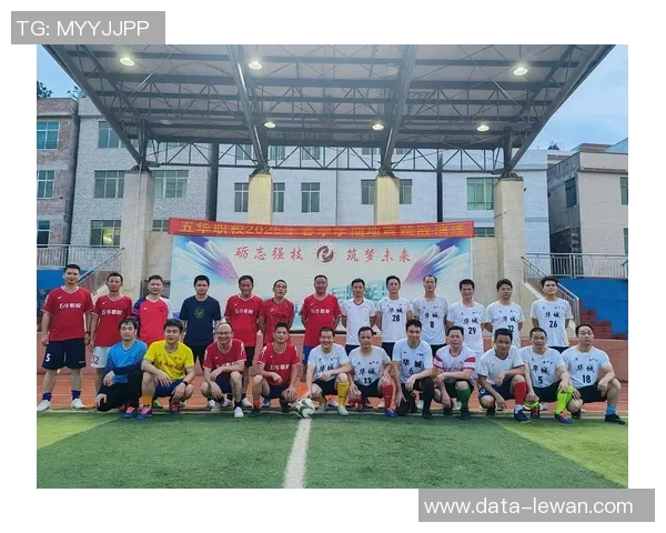 粉碎足球的魅力与挑战探讨如何在激烈竞争中重塑运动精神与团队合作